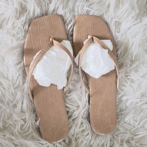 Flat sandals